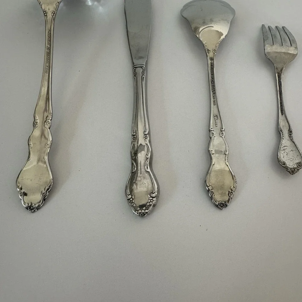 Oneida Stainless Steel Flatware Shell Spoon Butter Knife Soup Spoon Lemon Fork